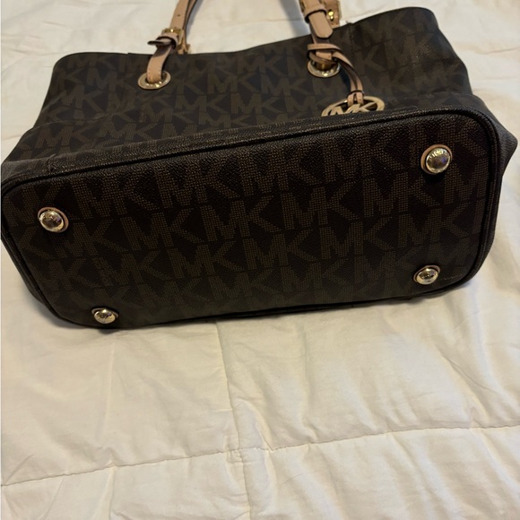 Michael Kors Signature Jet Set East West Top Zip Tote with matching wallet - Picture 3 of 10